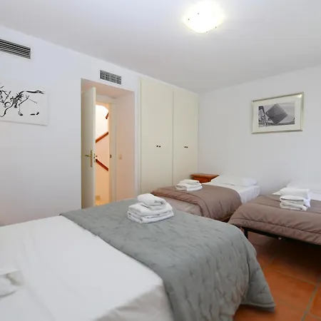 別荘 East Beachfront Townhouse Lunimar *