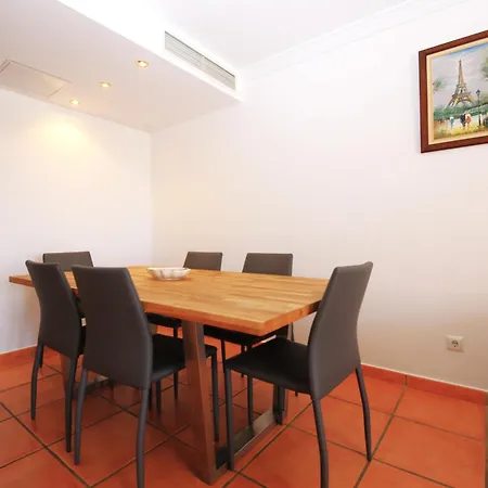 East Beachfront Townhouse Lunimar エステポナ