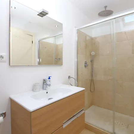 East Beachfront Townhouse Lunimar 別荘 *