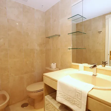East Beachfront Townhouse Lunimar 別荘