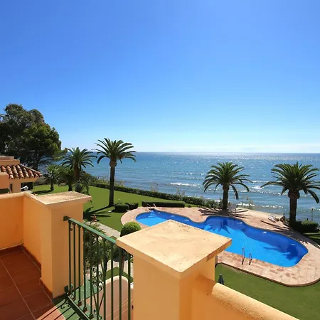 East Beachfront Townhouse Lunimar Feriehus