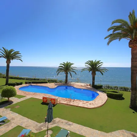 別荘 East Beachfront Townhouse Lunimar