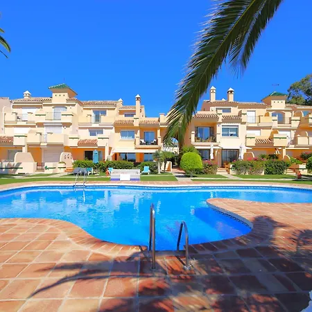 East Beachfront Townhouse Lunimar エステポナ